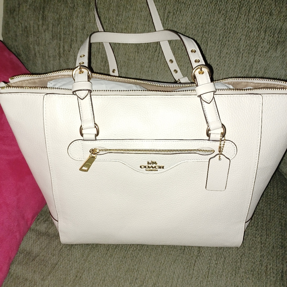 COACH KLEO PEBBLE LEATHER HANDBAG